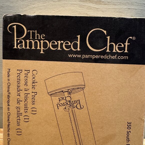 NIB - The Pampered Chef 1525 Cookie Press with 16 Discs - White - Picture 8 of 8